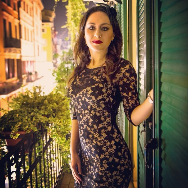 New post on my blog! ✌️Discover all the photos of my first look from #verona before the Gala at @fieracavalli : http://iconadeironchi.com/2013/11/12/fiera-cavalli-jumping-verona-with-longines-day-1-outfit/ 👗👠Simona Milani ph.© @longines #longines  #fieracavalli #jumpingverona #likejulietonthebalcony #romeoandjuliet #ilsognodigiulietta #fascinator #longinesconquest #gaiavincenzi